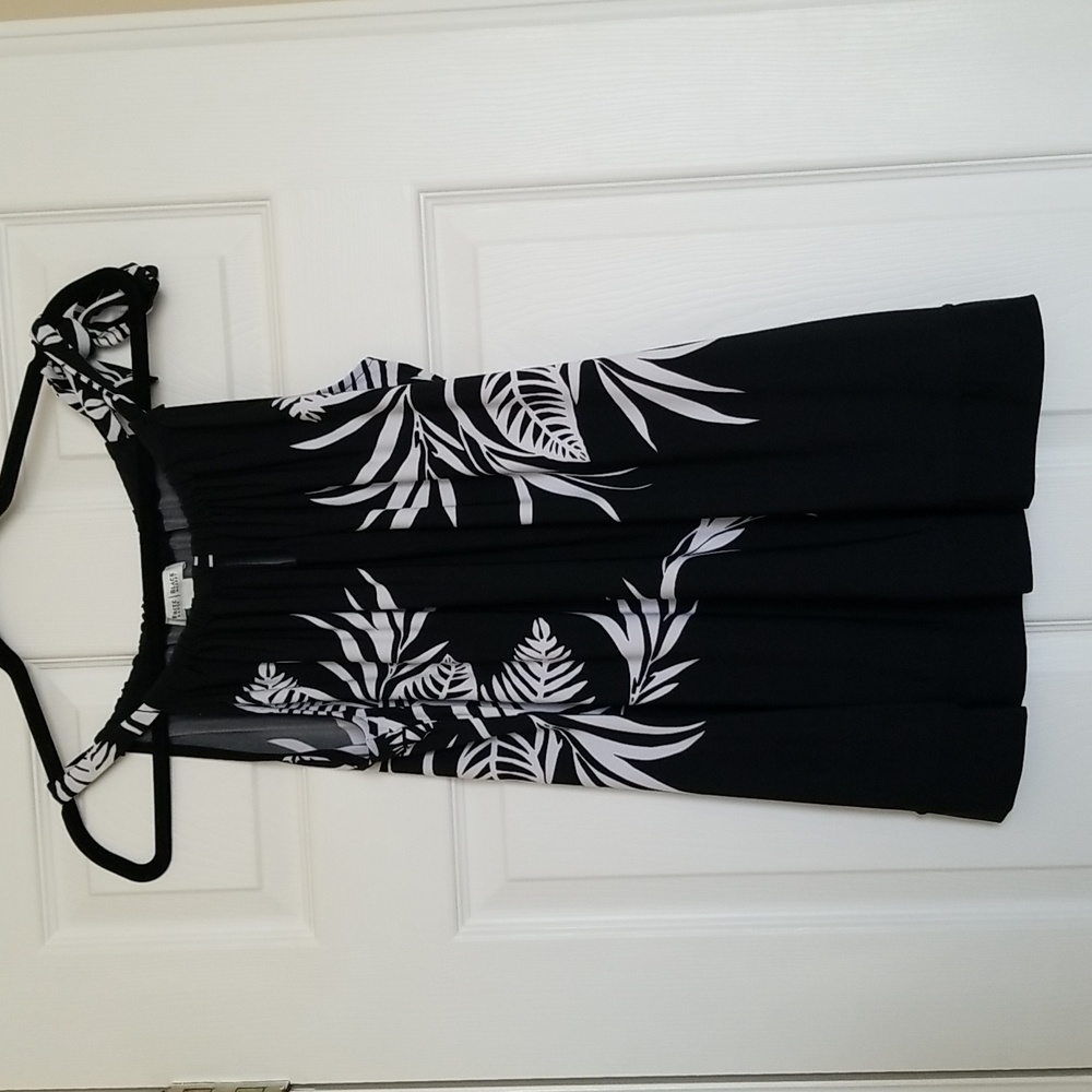 While House Black Market Black and White super cute top.